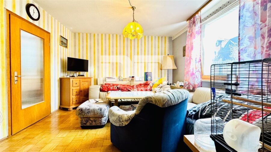 Großer Dreiseithof mit 2 bis 3 Wohneinheiten, 3 Nebengebäuden + großem Grundstück - EG Gebäudeteil 2 / Wohnzimmer